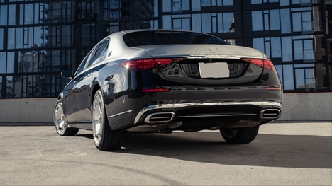 MERCEDES 2020+ LCI W213 İÇİN MAYBACH GÖRÜNÜM BODY KIT (KROM SİS KAPAKLI)